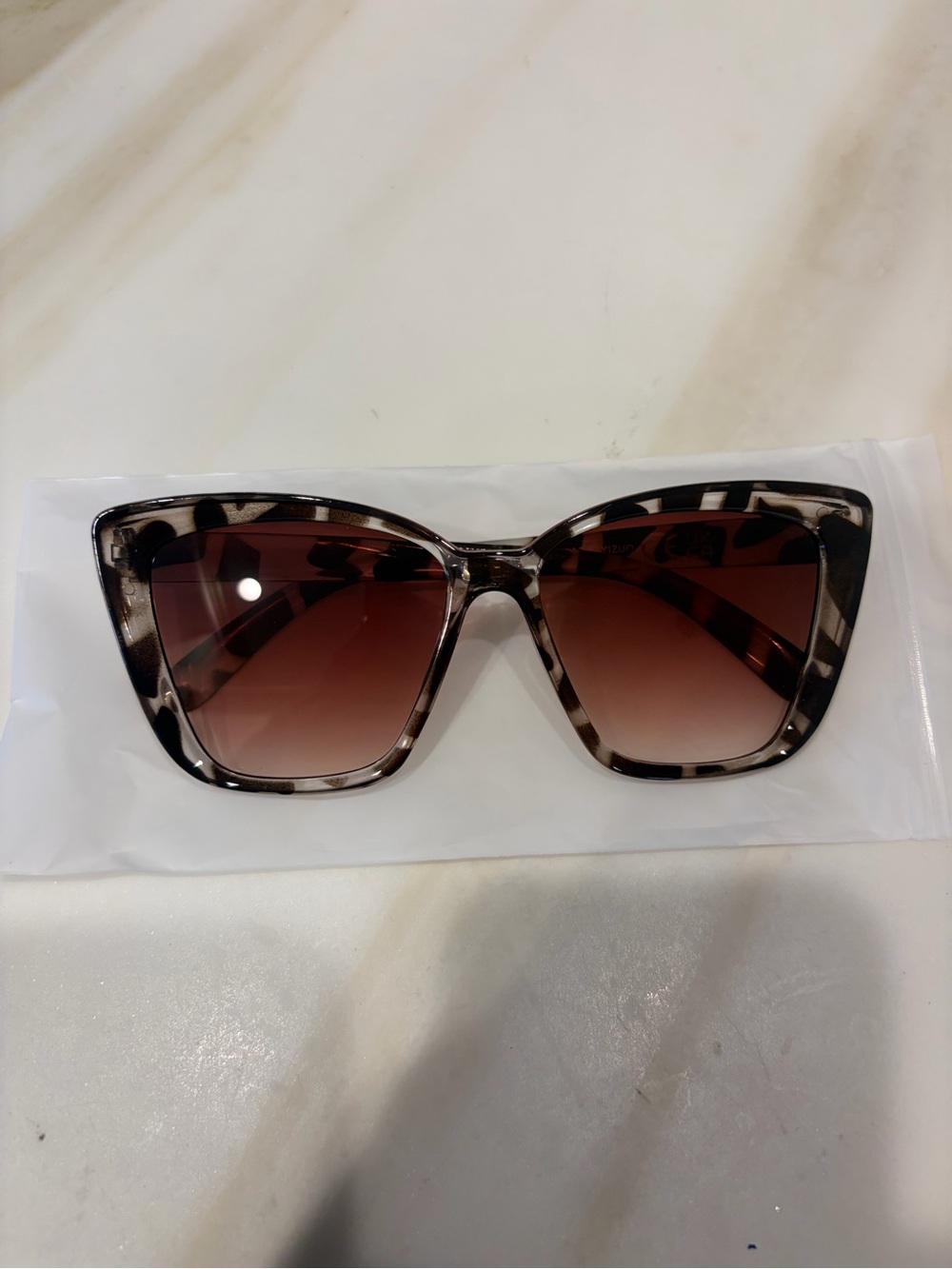 Women’s Leopard Print Cat-Eye Sunglasses with Brown Gradient Lenses